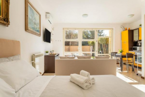 { White Garden } -Comfort, Parking & Wi-Fi-
